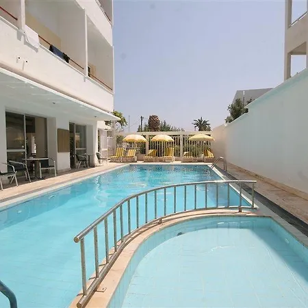 Zephyros 호텔 코스 타운