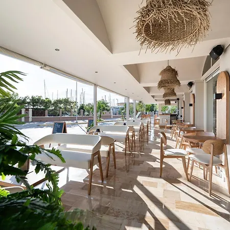 Готель Zephyros 3*