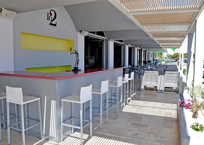 Готель Zephyros 3*