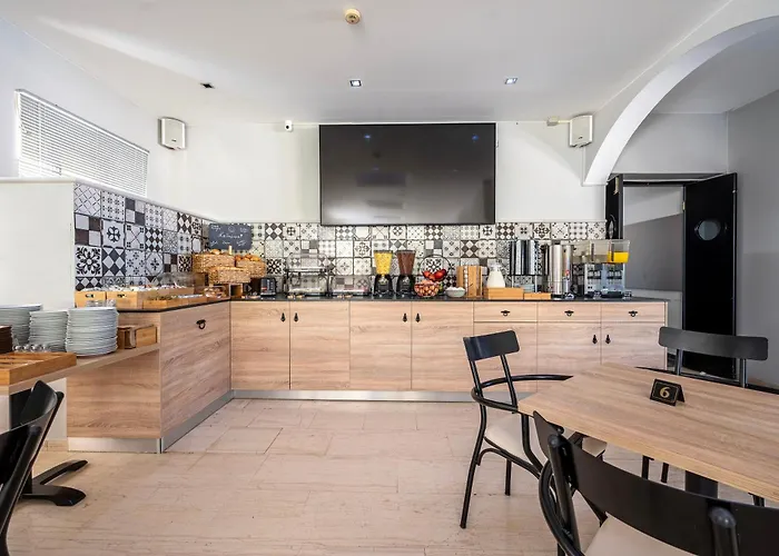 Готель Zephyros 3*