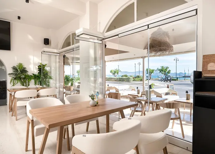 Zephyros Готель