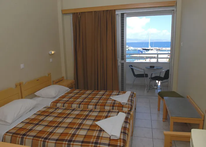 Готель Zephyros 3*